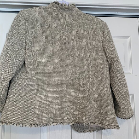 ANN TAYLOR  Cropped Women’s Fringe Tweed Jacket with 3/4 sleeves Size 12 - Picture 3 of 10
